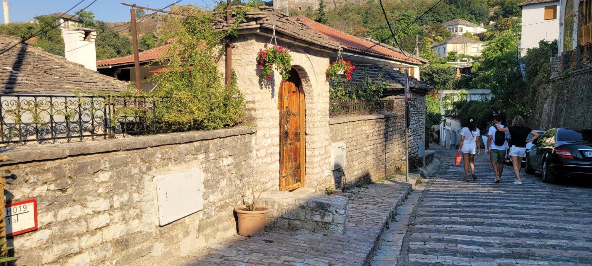 Guest House Emily Gjirokastër Eksteriør billede